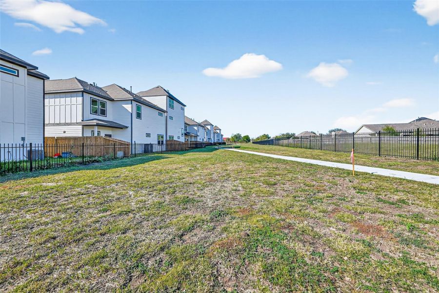 Exterior details and patio area of a home in Metro Village, Houston (Image 27).