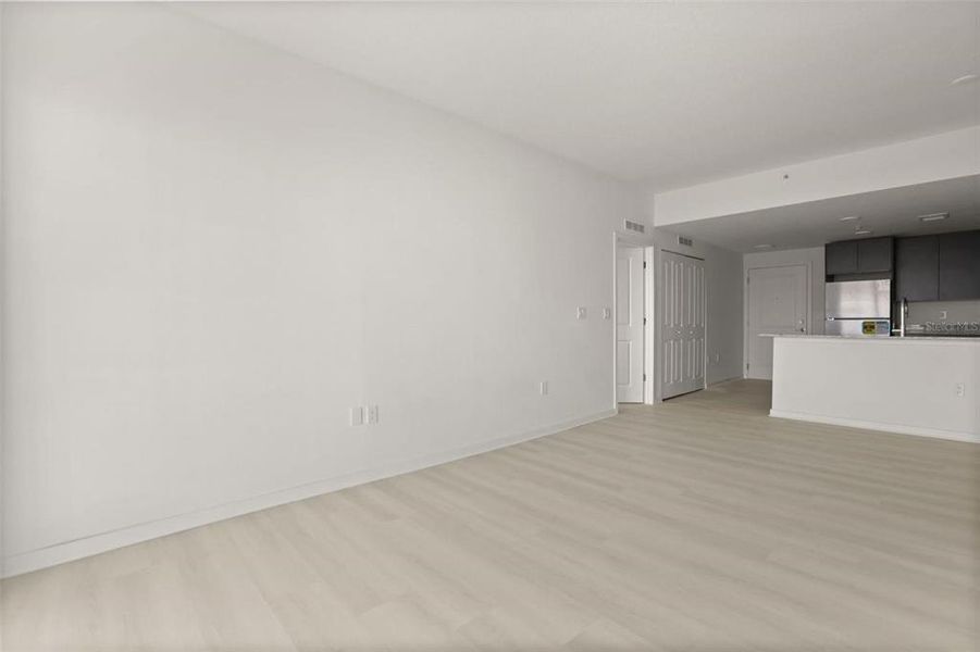Spacious, unfurnished interior of a new home in , Orlando (Image 41).