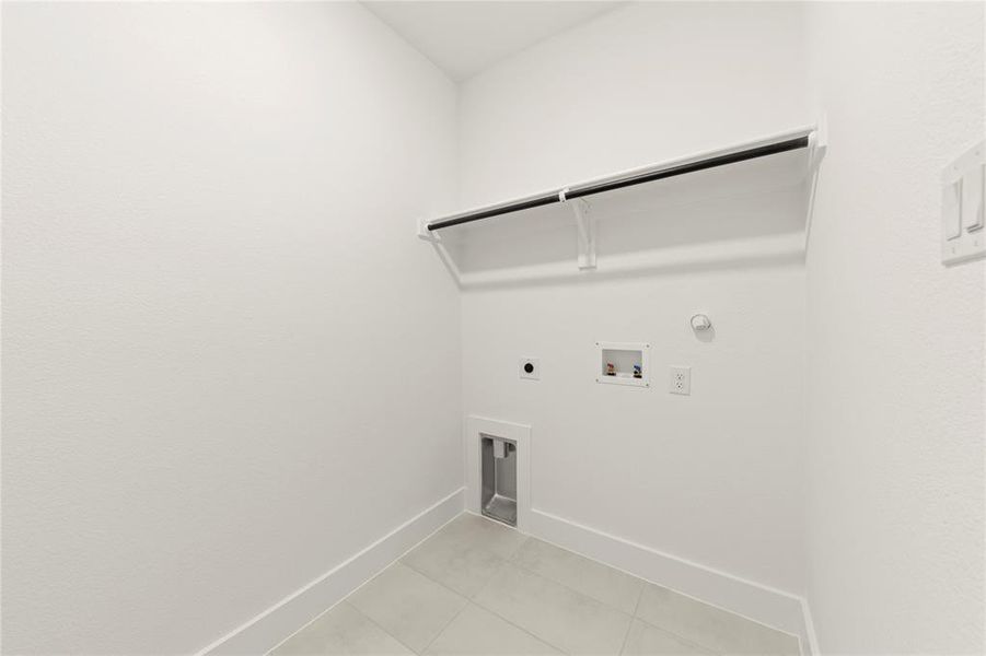 Spacious, unfurnished interior of a new home in Inspiration Collection at Union Park, Little Elm (Image 19).