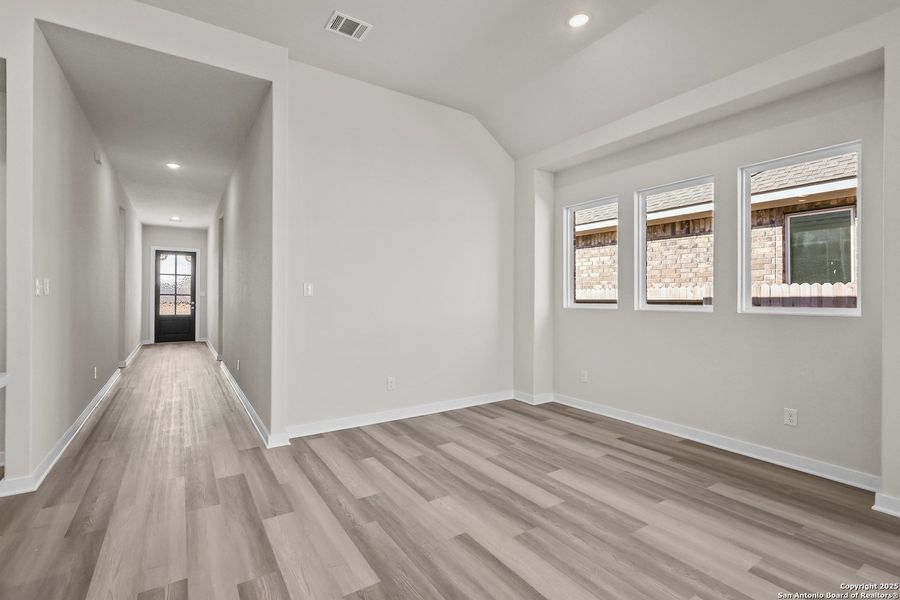 Spacious, unfurnished interior of a new home in Stillwater Ranch 45', San Antonio (Image 24).