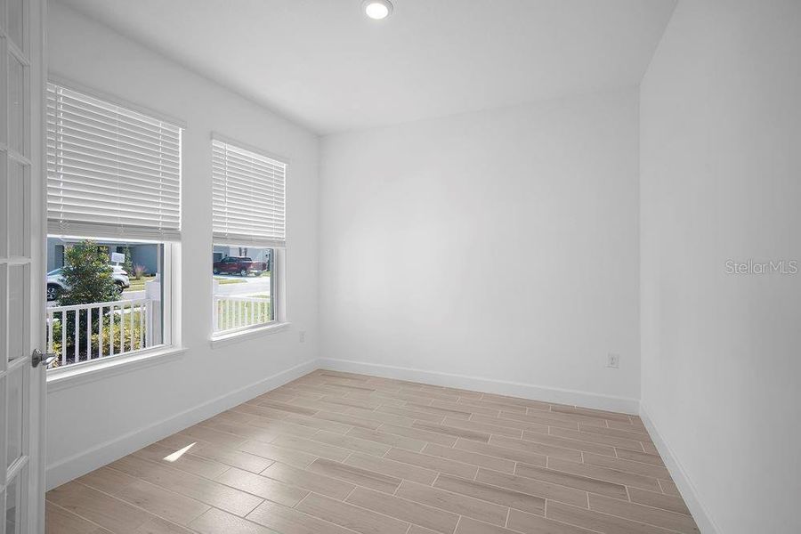 Spacious, unfurnished interior of a new home in Timber Ridge, Plant City (Image 18).