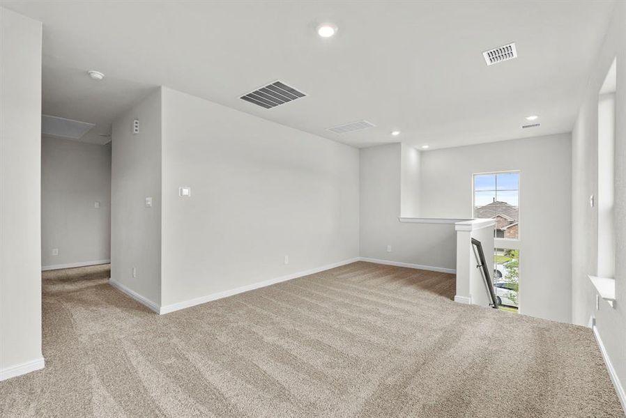 Spacious, unfurnished interior of a new home in The Canyons, Keene (Image 29).