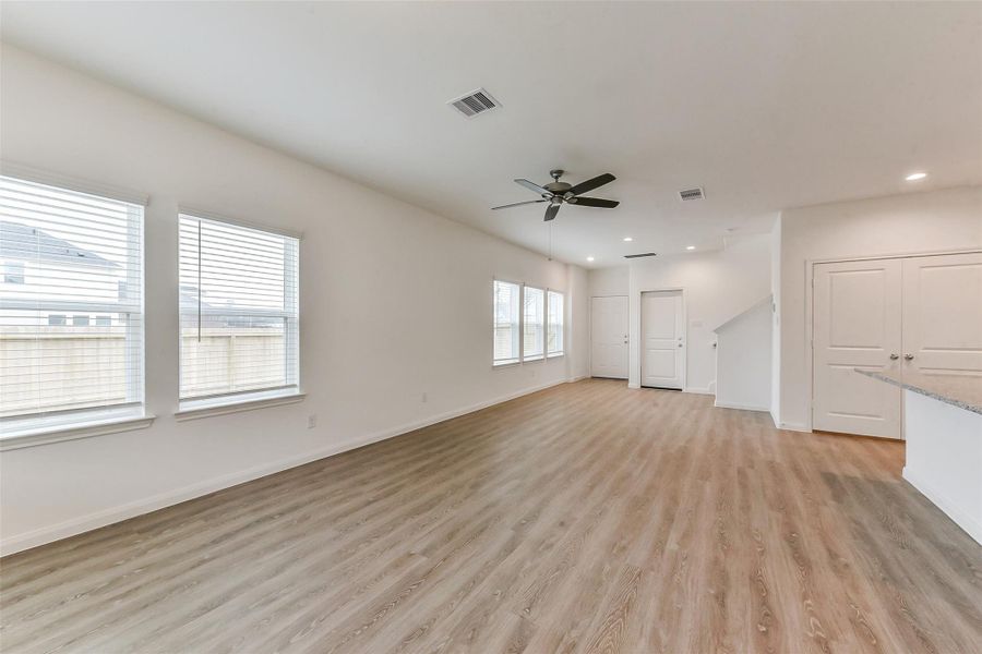 Spacious, unfurnished interior of a new home in King Oaks Village, Baytown (Image 27).