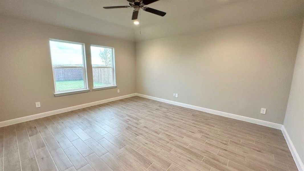 Spacious, unfurnished interior of a new home in Rock Creek Ranch, Fort Worth (Image 11).