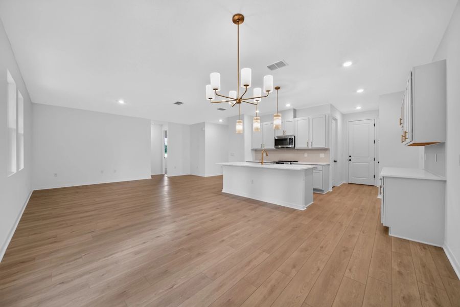 Spacious, unfurnished interior of a new home in Tyson Reserve, St. Cloud (Image 12).