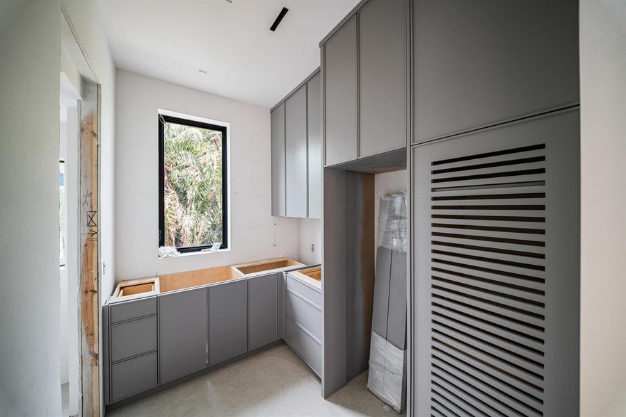 LAUNDRY ROOM 1