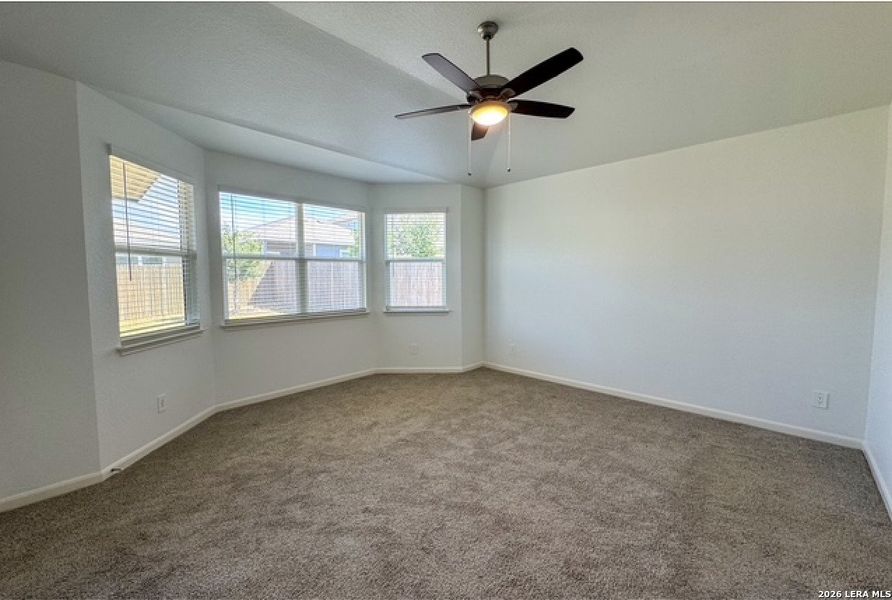 Spacious, unfurnished interior of a new home in Thomas Pond, San Antonio (Image 20).
