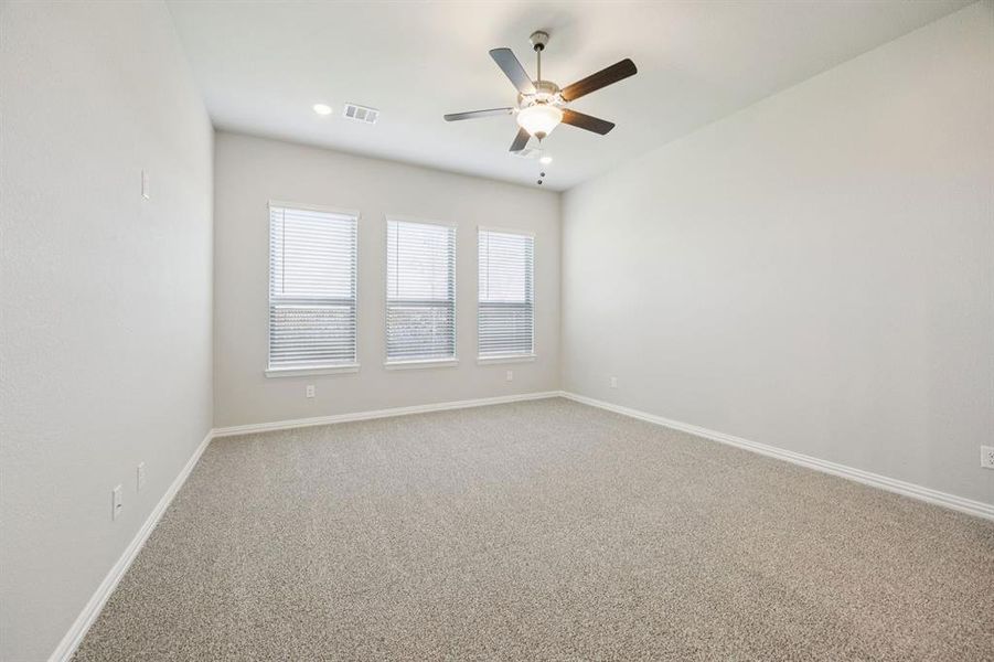 Spacious, unfurnished interior of a new home in Solterra Texas, Mesquite (Image 12).