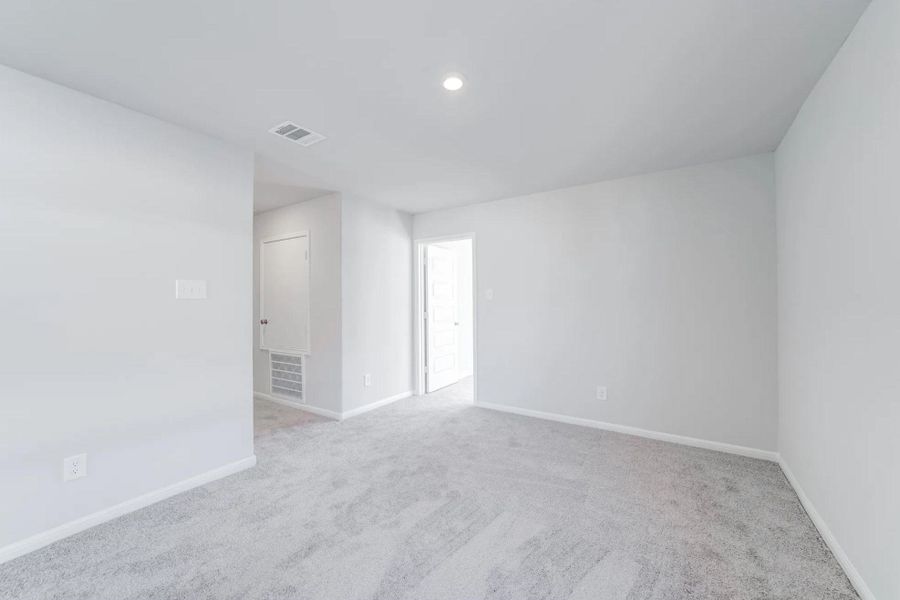 Spacious, unfurnished interior of a new home in Shirey Forest - Branches, Lufkin (Image 19).