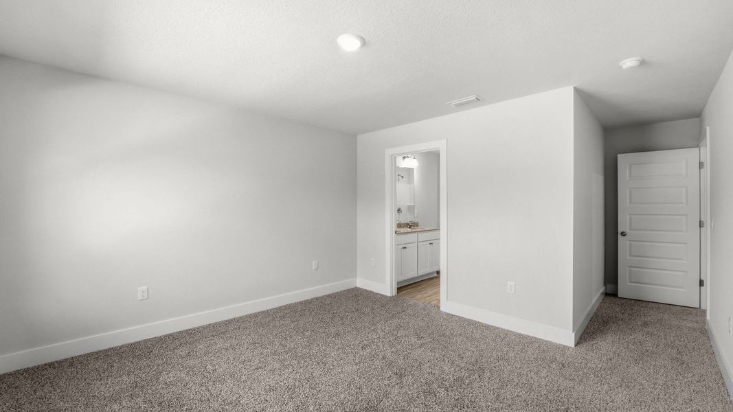 Spacious, unfurnished interior of a new home in Chateau Nemours, Port Saint Joe (Image 36).