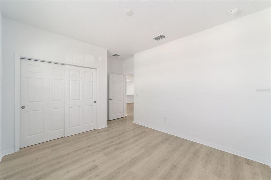 Spacious, unfurnished interior of a new home in , Ocala (Image 34).