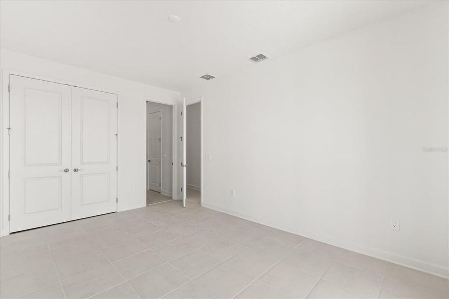 Spacious, unfurnished interior of a new home in Dora Parc, Mount Dora (Image 26).