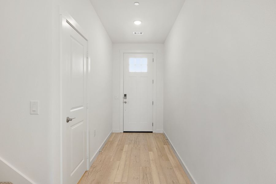 Spacious, unfurnished interior of a new home in Wildridge, Oak Point (Image 20). Spacious, unfurnished interior of a new home in Wildridge, Oak Point (Image 20).