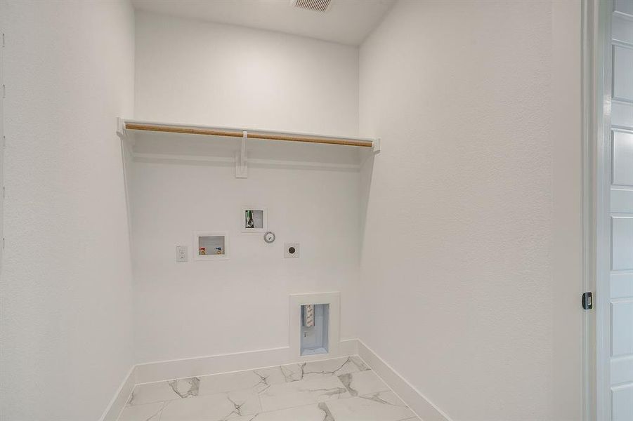 Spacious, unfurnished interior of a new home in Talon Hills, Fort Worth (Image 36).