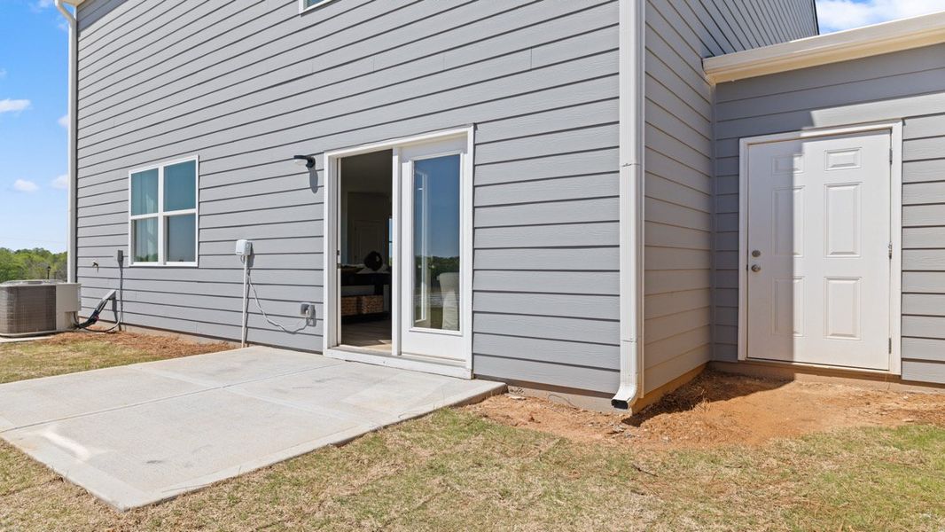 Representative exterior details of a home built from the Elston by D.R. Horton in Rolling Meadows, Jasper (Image 4).