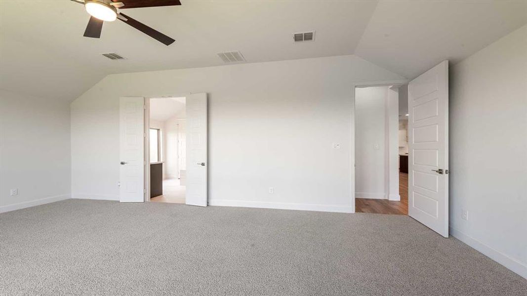 Spacious, unfurnished interior of a new home in Talon Hills 60'/70', Fort Worth (Image 19).