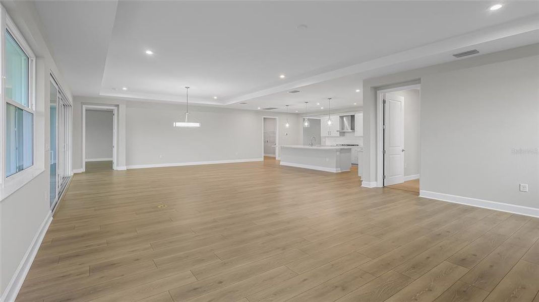 Spacious, unfurnished interior of a new home in Cresswind at Lake Harris, Tavares (Image 24).