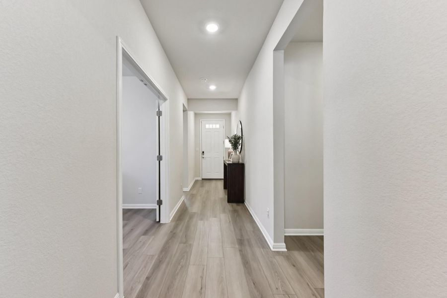 Spacious, unfurnished interior of a new home in Big Sky Ranch - Executive Collection, Dripping Springs (Image 21).