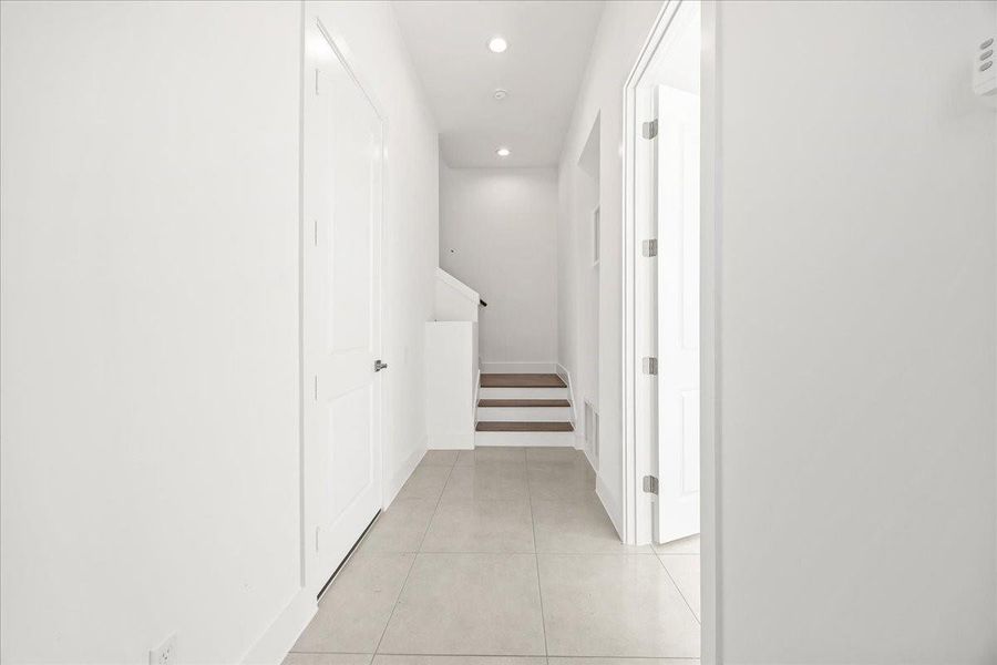 Spacious, unfurnished interior of a new home in Middle Street Lofts on the Bayou, Houston (Image 25). Spacious, unfurnished interior of a new home in Middle Street Lofts on the Bayou, Houston (Image 25).