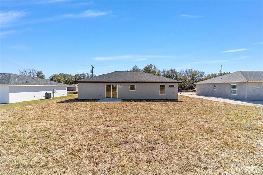 Exterior details and patio area of a home in , Dunnellon (Image 21).