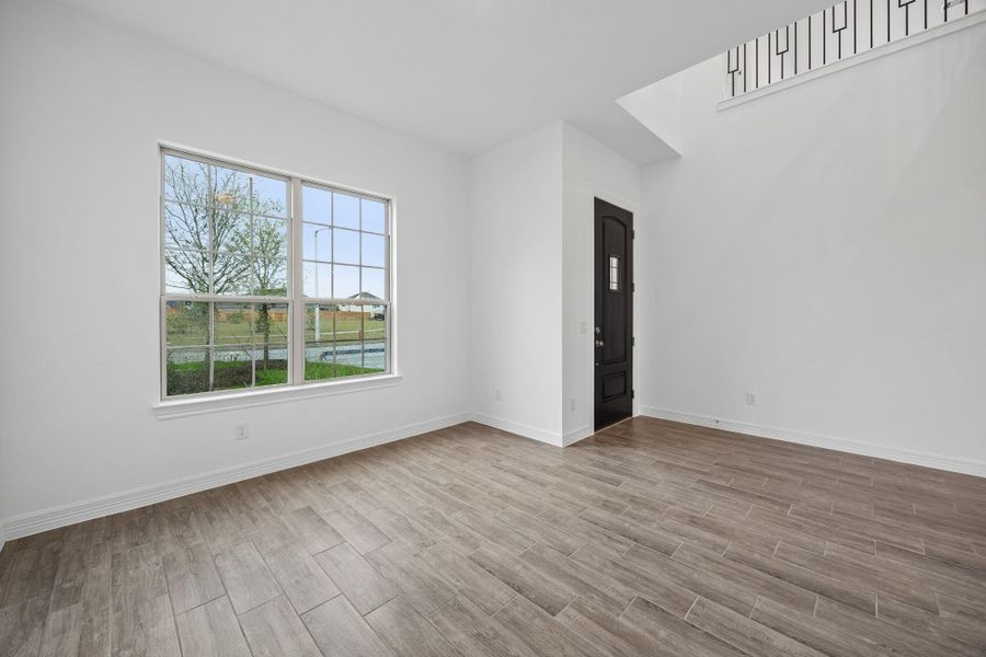 Spacious, unfurnished interior of a new home in Lago Mar, Texas City (Image 23).