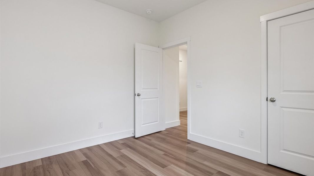 Spacious, unfurnished interior of a new home in Millstone Village, Morristown (Image 16).