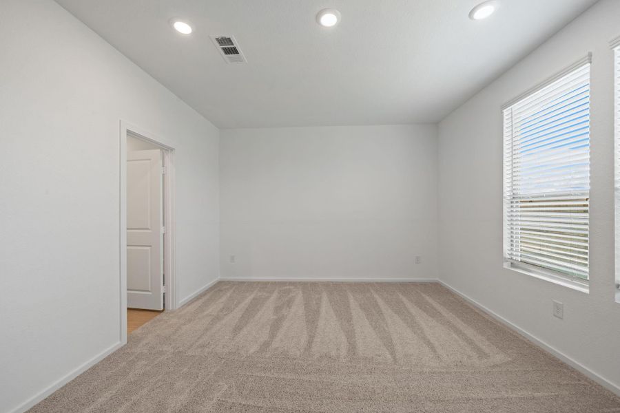 Spacious, unfurnished interior of a new home in Crosby Farms, Crosby (Image 20).