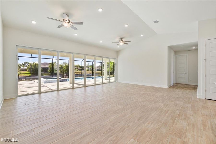 Spacious, unfurnished interior of a new home in Cape Coral, Cape Coral (Image 17).