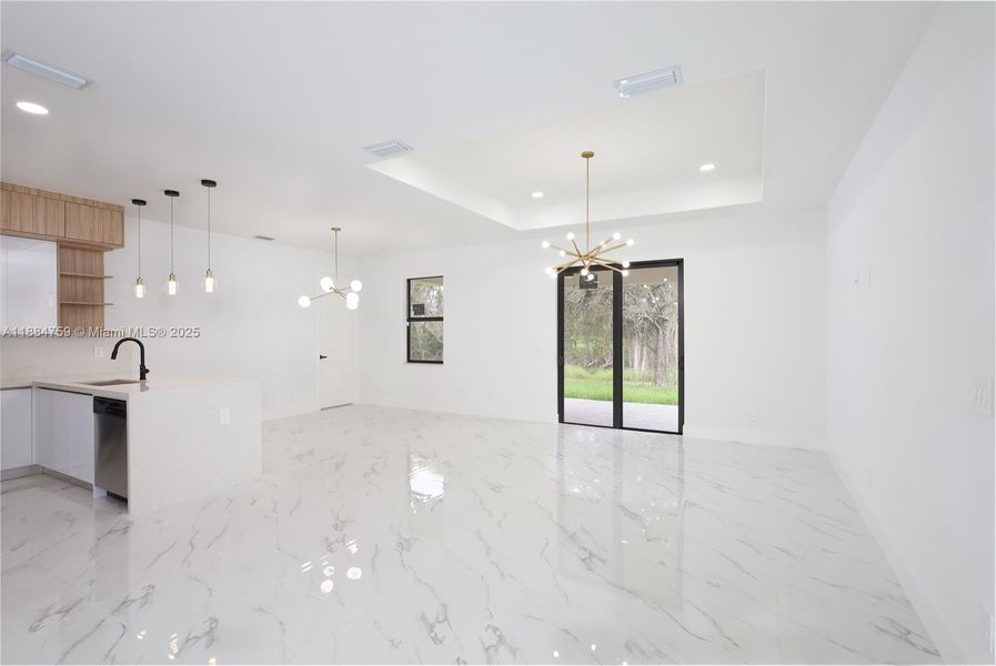 Spacious, unfurnished interior of a new home in , Lehigh Acres (Image 10).