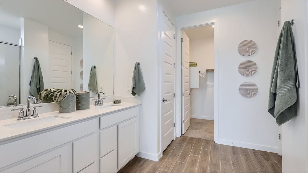 4022 Sage Owners Bath 1of2 F1