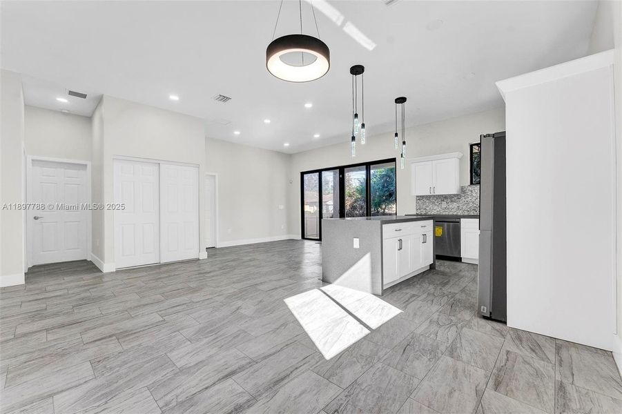 Spacious, unfurnished interior of a new home in , Hollywood (Image 35).