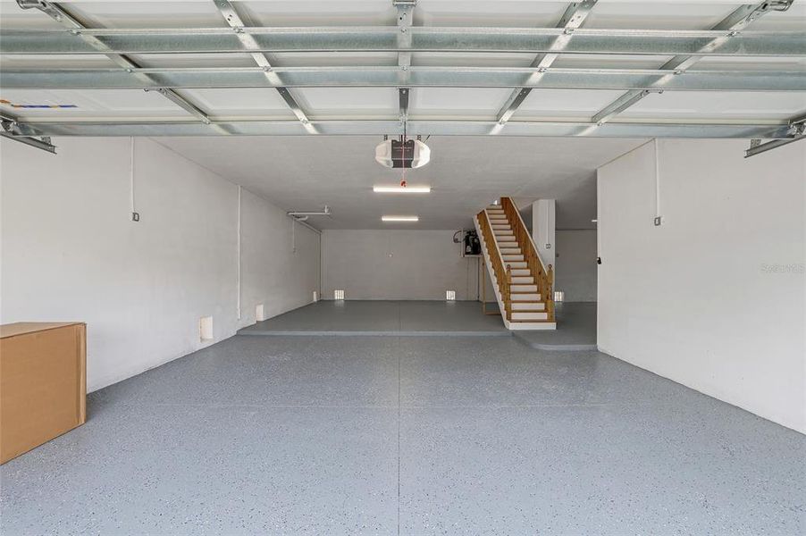 Spacious, unfurnished interior of a new home in , Tarpon Springs (Image 42).