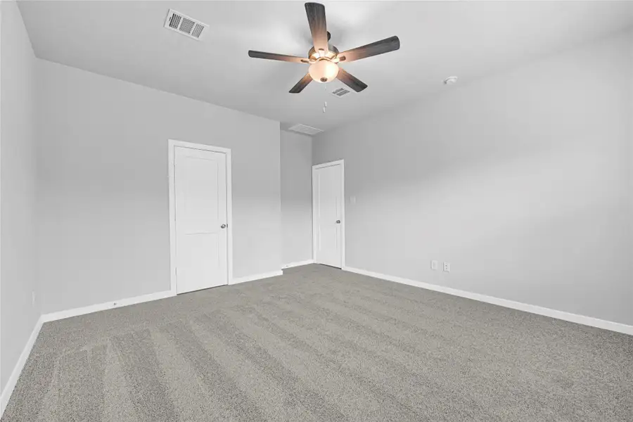Spacious, unfurnished interior of a new home in Lexington Heights, Willis (Image 21).