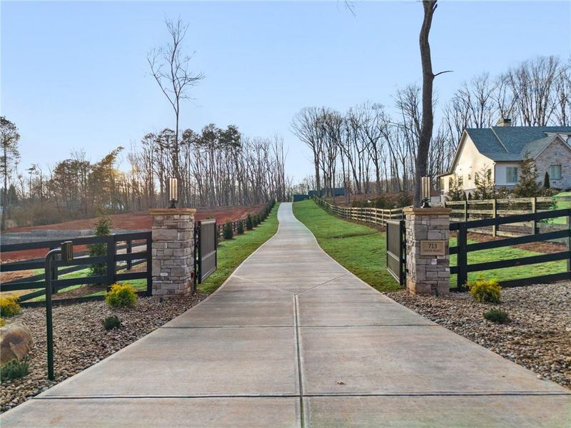 Community amenities in , Canton (Image 90).