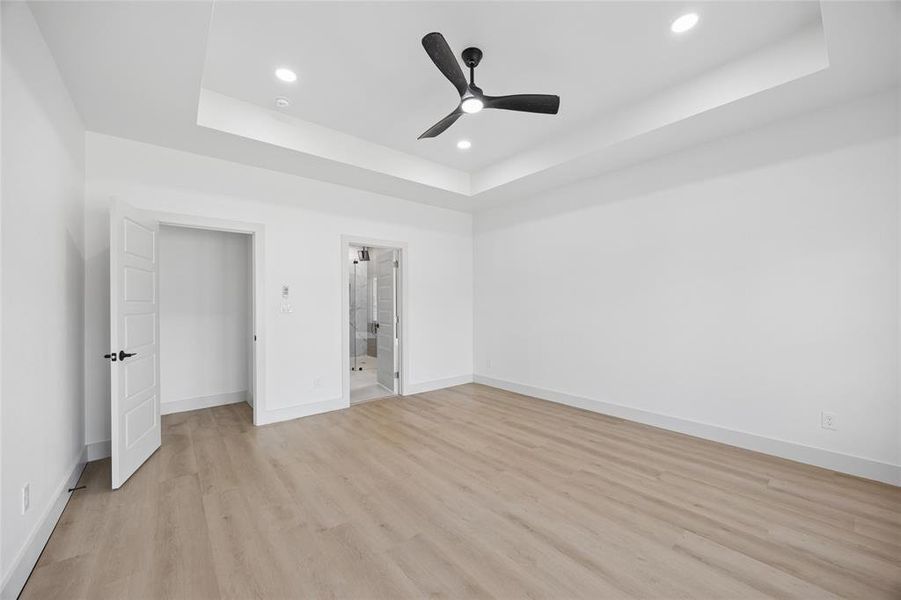 Spacious, unfurnished interior of a new home in , Sherman (Image 16).