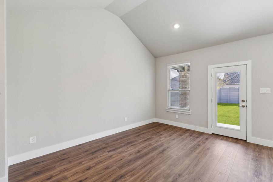 Spacious, unfurnished interior of a new home in Painted Tree Woodland West, McKinney (Image 25).