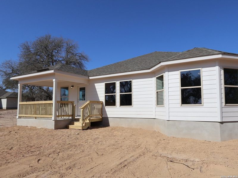 Exterior details and patio area of a home in Jordan's Ranch, San Antonio (Image 24).