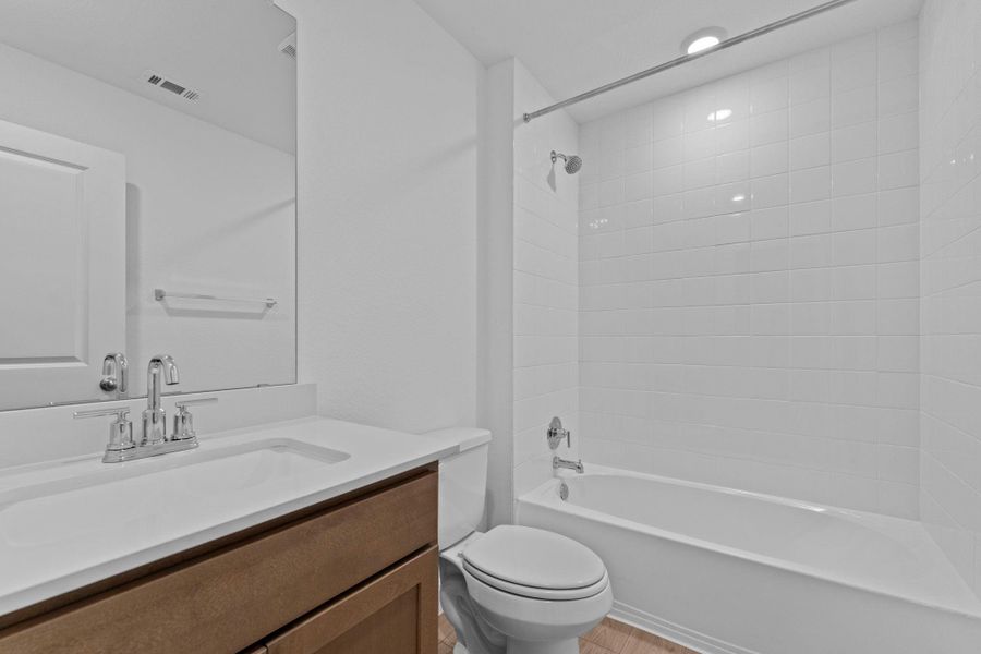 Furnished interior view inside a new home in Riverview, Georgetown (Image 5).