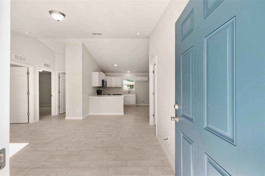 Spacious, unfurnished interior of a new home in , Ocala (Image 31).