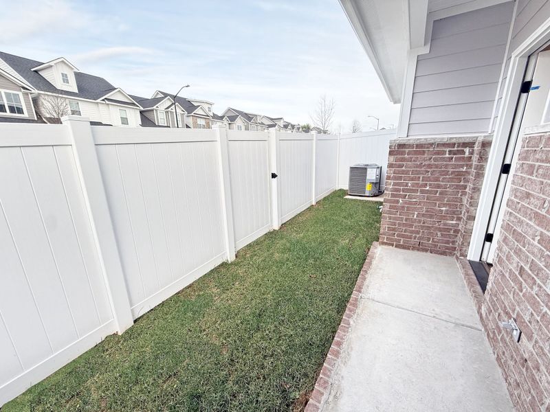 Exterior details and patio area of a home in Saddlebrook, Murfreesboro (Image 3).