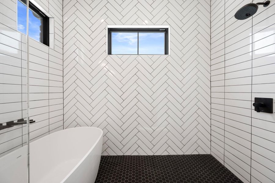 Spacious, unfurnished interior of a new home in , Horseshoe Bay (Image 24).