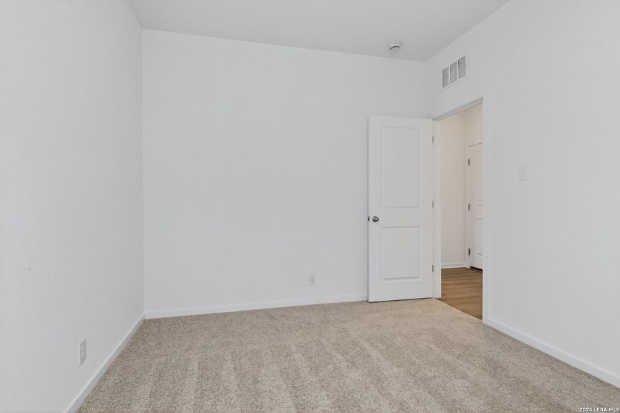 Spacious, unfurnished interior of a new home in Hennersby Hollow, San Antonio (Image 14).
