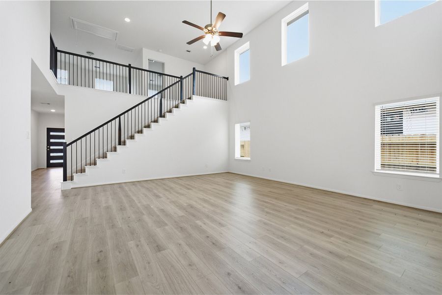 Spacious, unfurnished interior of a new home in Ashland, Texas City (Image 24).