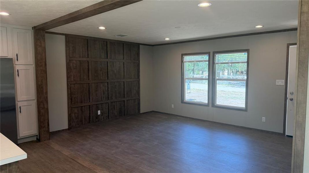 Spacious, unfurnished interior of a new home in , Scurry (Image 12).