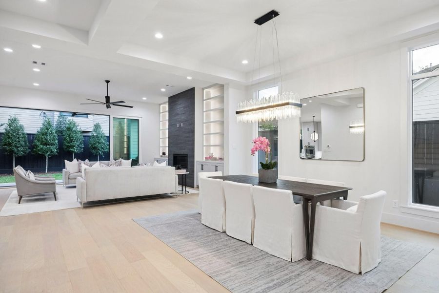 Fantastic open floor plan. The family room also offers a Multi-Slide Panel Door that opens to the Covered Lanai seamlessly connects the indoor and outdoor spaces.