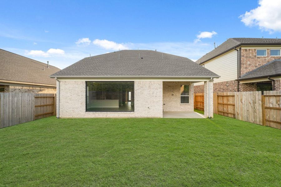 Exterior details and patio area of a home in Sunterra, Katy (Image 18).