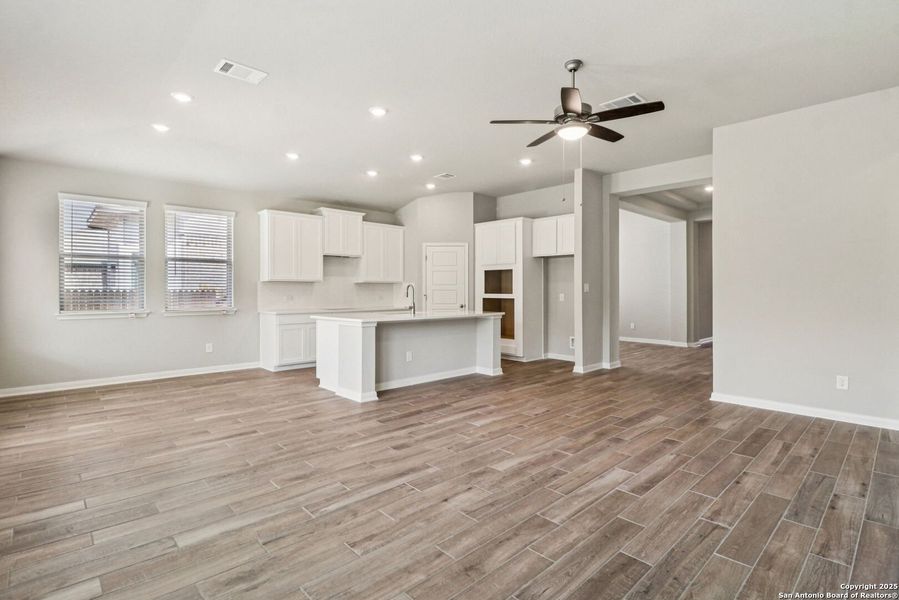 Spacious, unfurnished interior of a new home in Fox Falls, Boerne (Image 36).