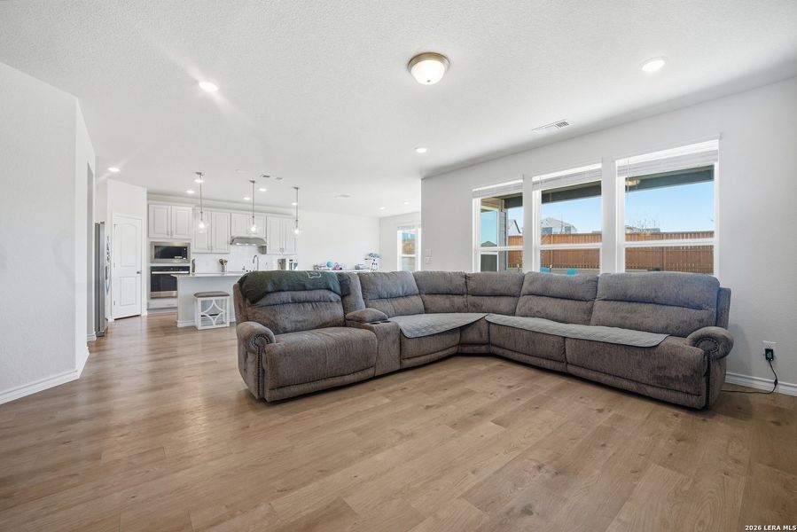Furnished interior view inside a new home in Horizon Ridge, San Antonio (Image 6). Furnished interior view inside a new home in Horizon Ridge, San Antonio (Image 6).