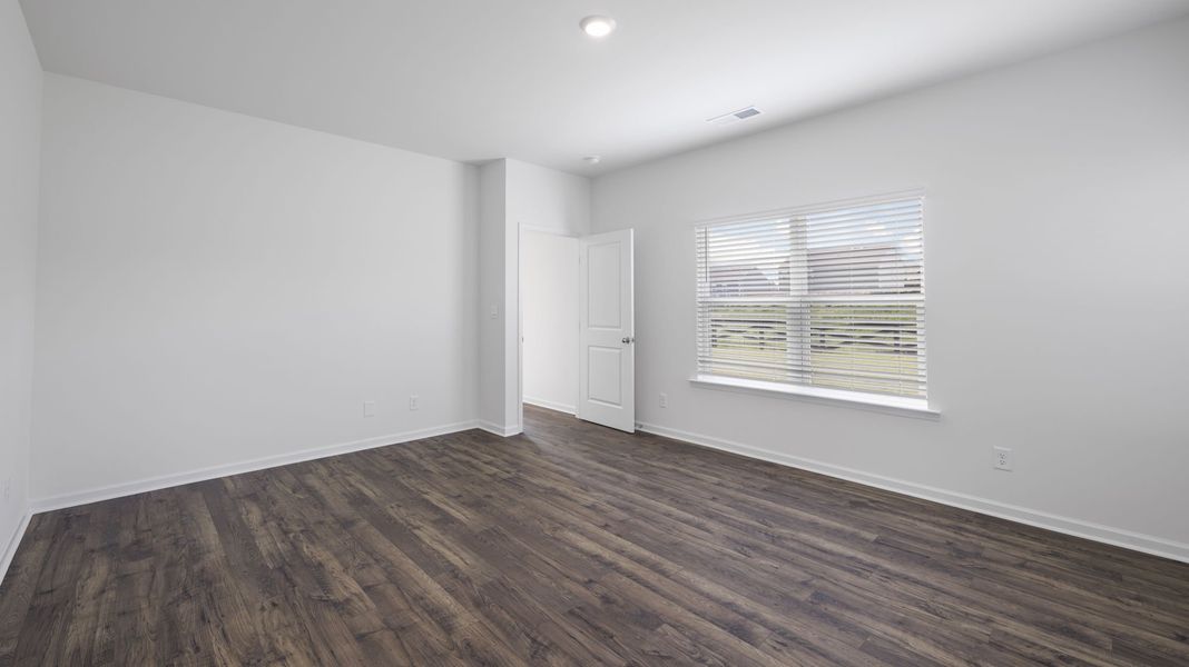 Spacious, unfurnished interior of a new home in Fieldcrest Acres, Blountville (Image 33).