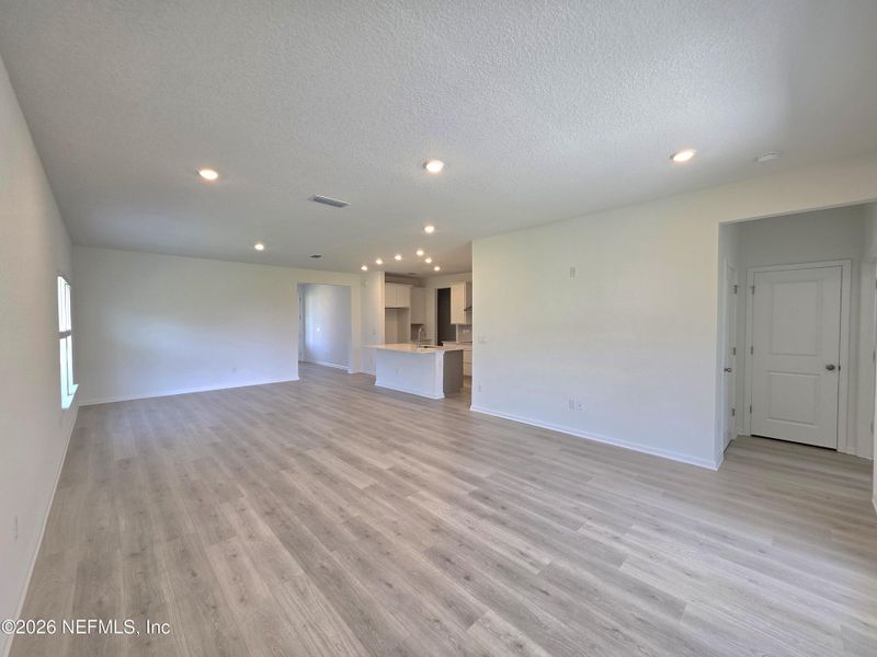 Spacious, unfurnished interior of a new home in Hyland Trail, Green Cove Springs (Image 24).